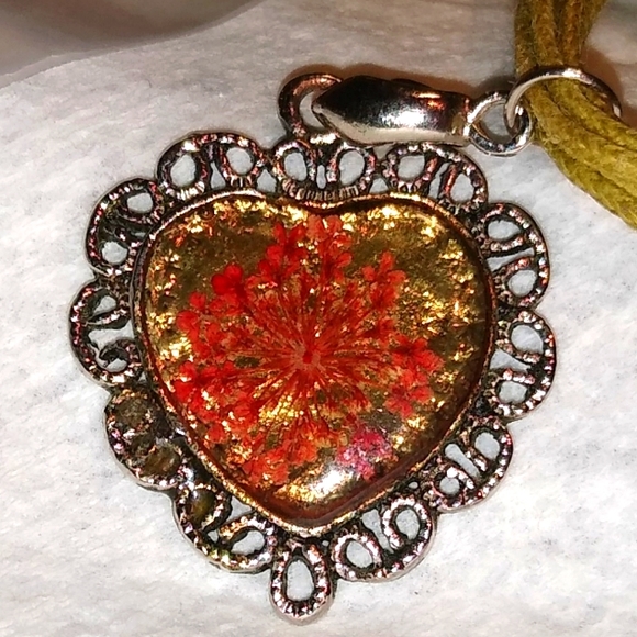 Floral Glass Heart Pendant - Picture 2 of 8